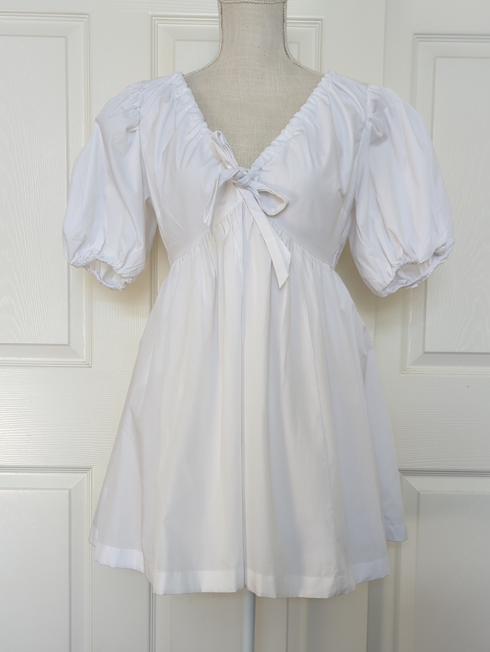 Abercrombie & Fitch Emerson White V-Neck Tie-Front Puff Sleeve Mini Dress - Picture 2 of 7